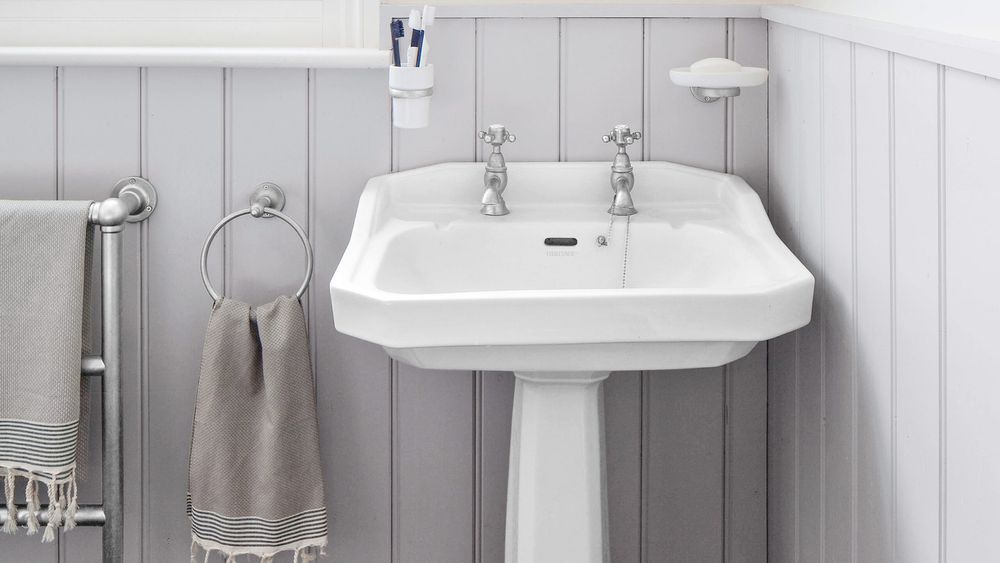 chipped_sink