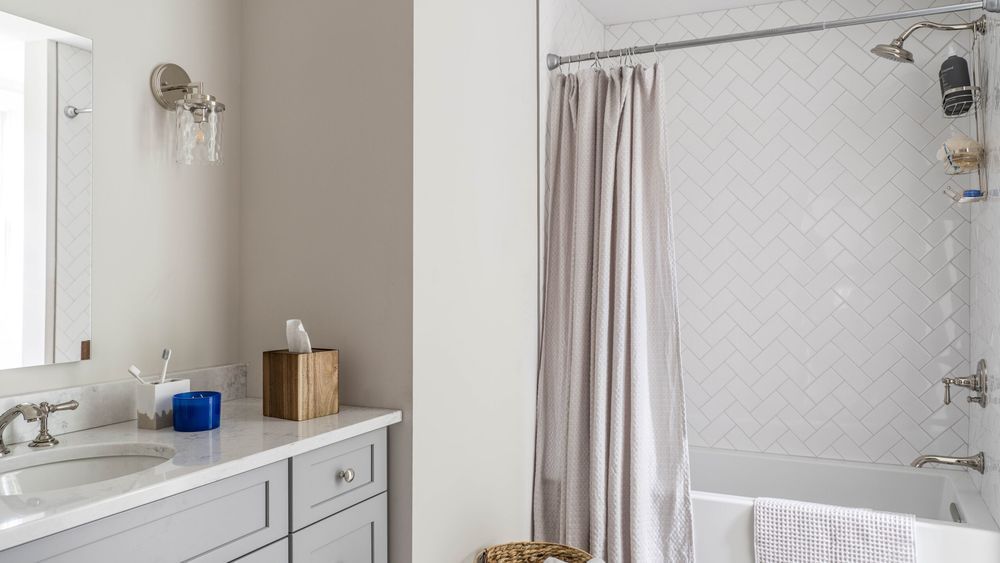 Guest bath with tile shower