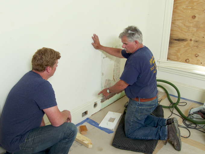 S35 E6: Tom Silva shows Kevin O'Connor how to patch baseboards with a Dutchman
